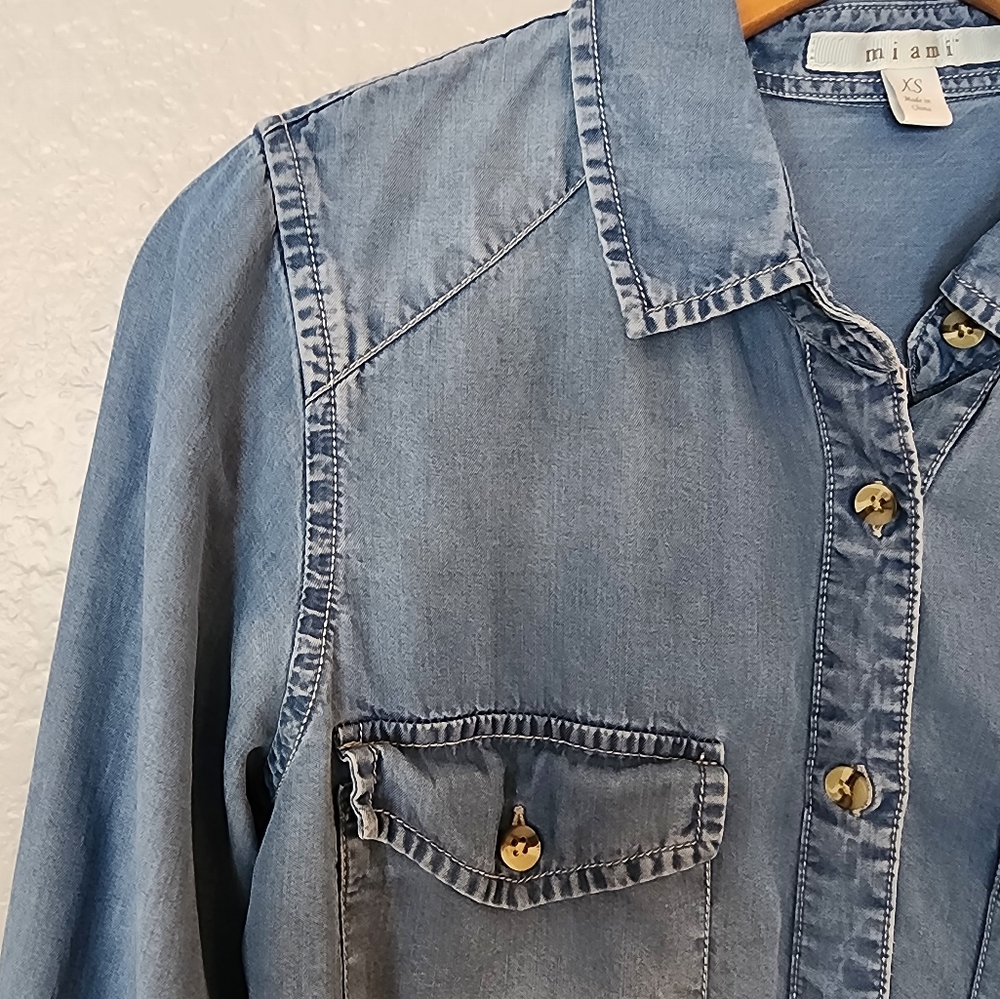 Francesca's Collection Chambray Button Up Top - image 5